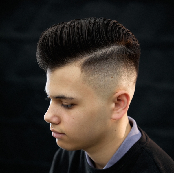 Чоловіча стрижка з боковим проділом Side Part
