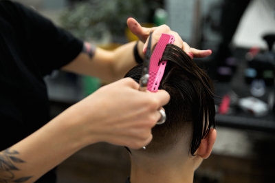 Long hair cutting: Photo 4